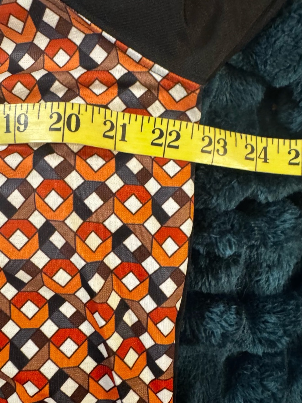 Nally & Millie NWT Geometric Raglan Top - Black, Orange, Brown & Cream sz Large - Picture 4 of 6